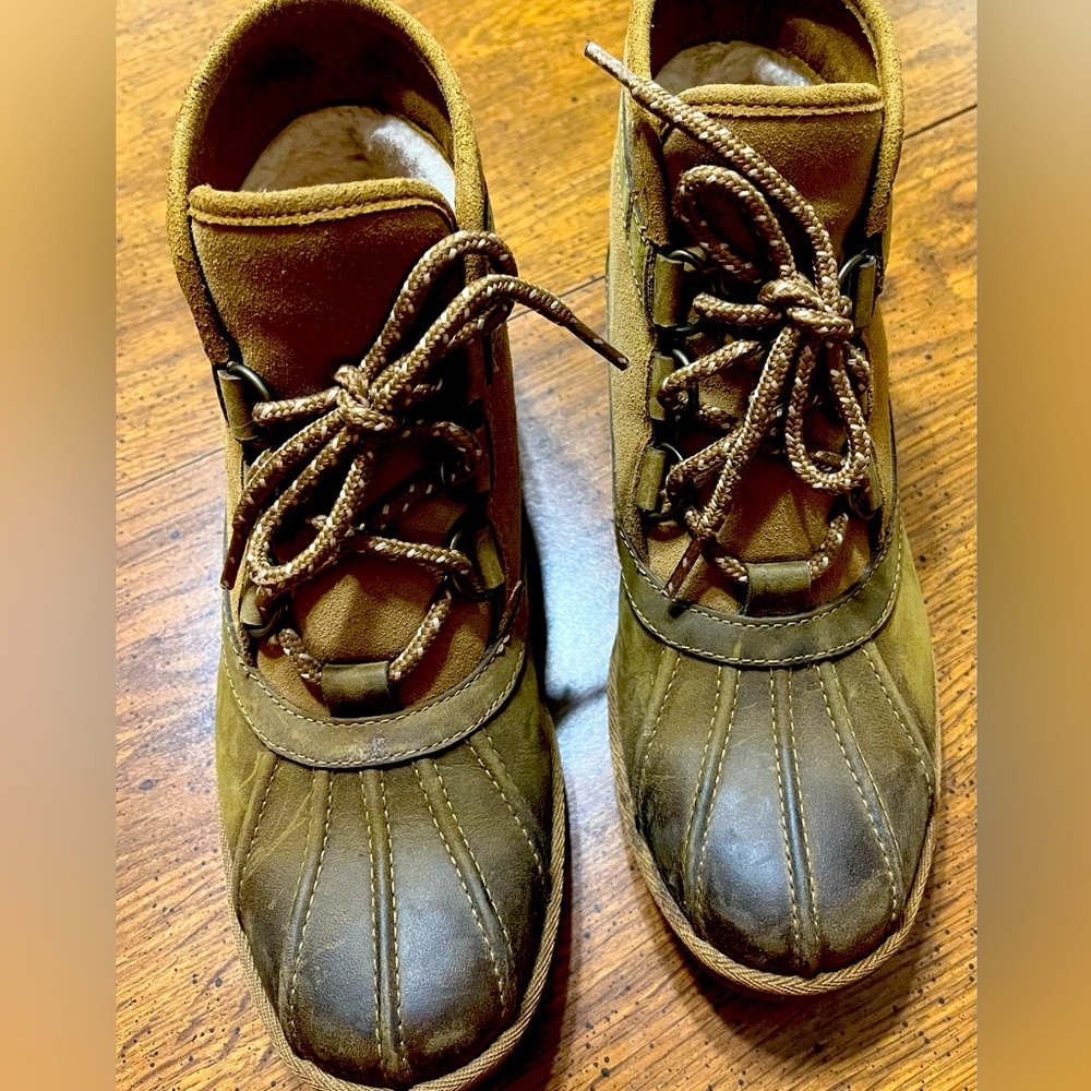 Brown UGG Duck Boots Size 7.